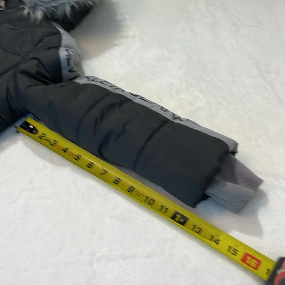 CALVIN KLEIN GIRLS PUFFER COAT. SIZE 6X , BLACK , GRAY